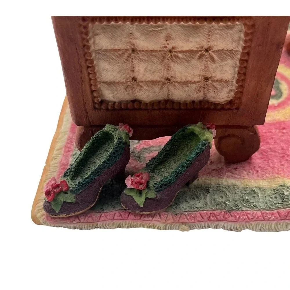 Dollhouse Section Boudoir Victorian‎ Vanity Resin Chair Rug Romantic Oversized